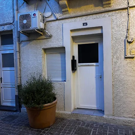 Aprile Apartman *